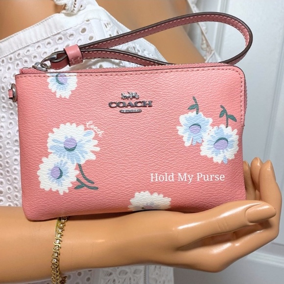 COPY - 🎁🌸COACH GIFT SET🎁🌸 - Picture 7 of 9